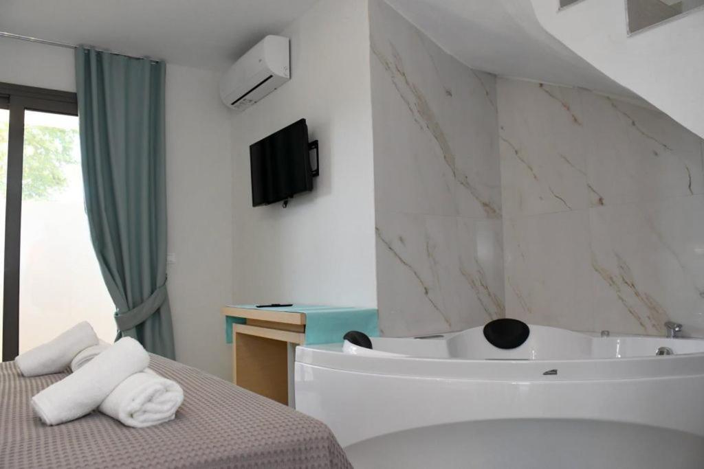 Theano Luxury Suites Nikiti Exterior photo